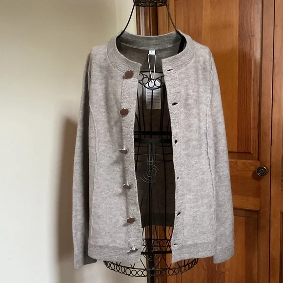 NWT Made With Love Gray/Beige Cardigan Button Down Detail Size Large - Picture 8 of 8